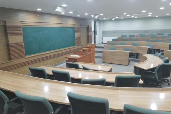 Aula vacía.