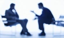 Dos personas en una sesión de coaching.